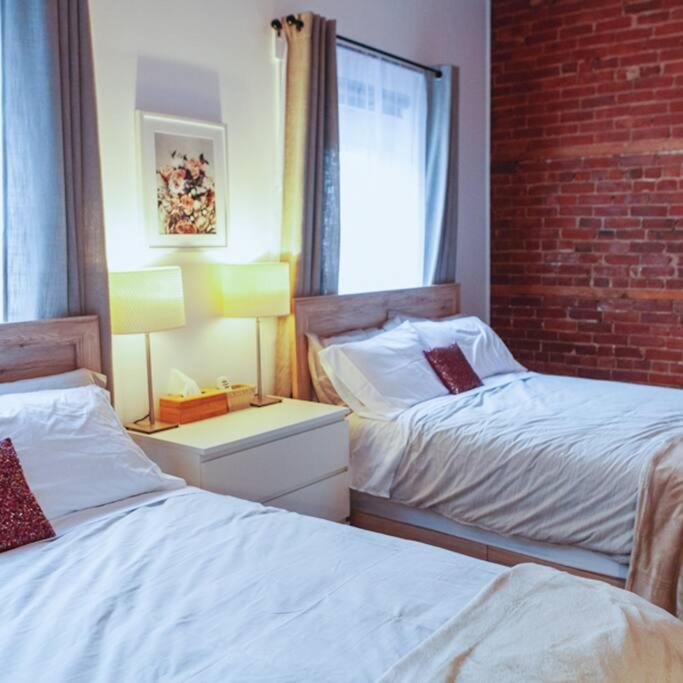 Large Upstairs Flat In Downtown Century Building Belleville Exterior photo